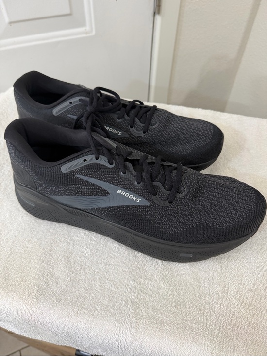 Brooks Running Shoes Black Size 13 D main image 4